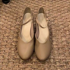 So Danca 2” character tap shoe